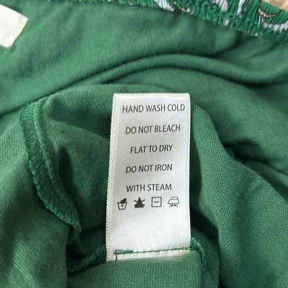Max Studio NWT Elastic waist short Green floral print Skirt. SMALL - Picture 9 of 10